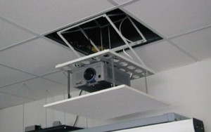 Elektryczna winda sufitowa o długim wysięgu do projektorów VideoLift130