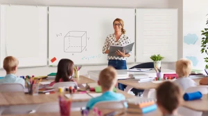 Tablica biała szkolna suchościeralna magnetyczna typu "tryptyk" 120x200 //400 cm